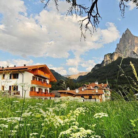 Garni Karlegger Acomodação com café da manhã Siusi Exterior foto